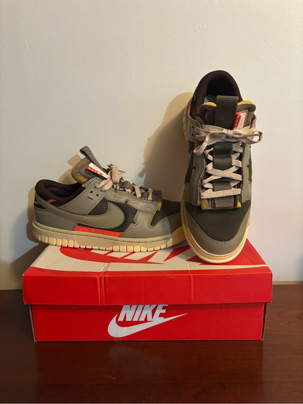 Nike Dunk Low Remastered “Medium Olive” Sneaker Men’s Size 9 SKU DV0821-200